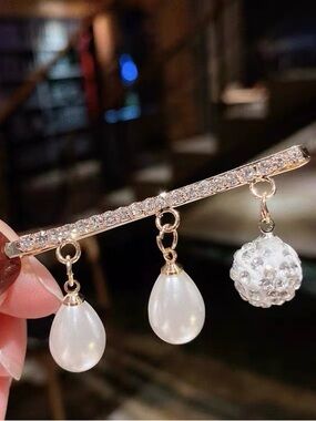 Pearl Drop and Crystal Ball Dangle hair clip
